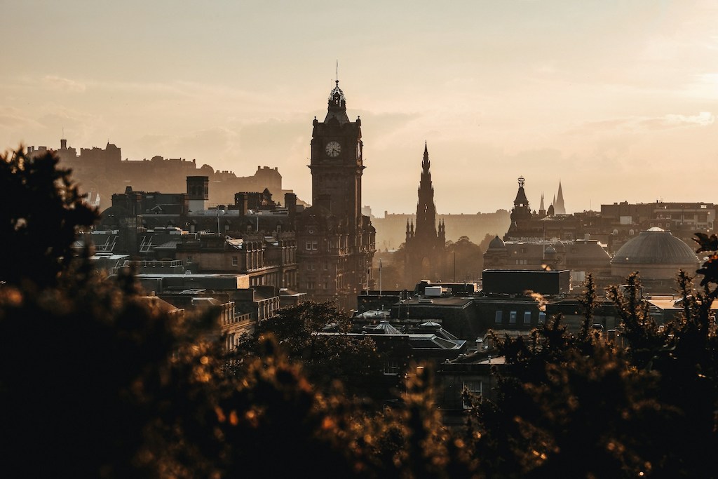 Photo of Edinburgh with old buildings.