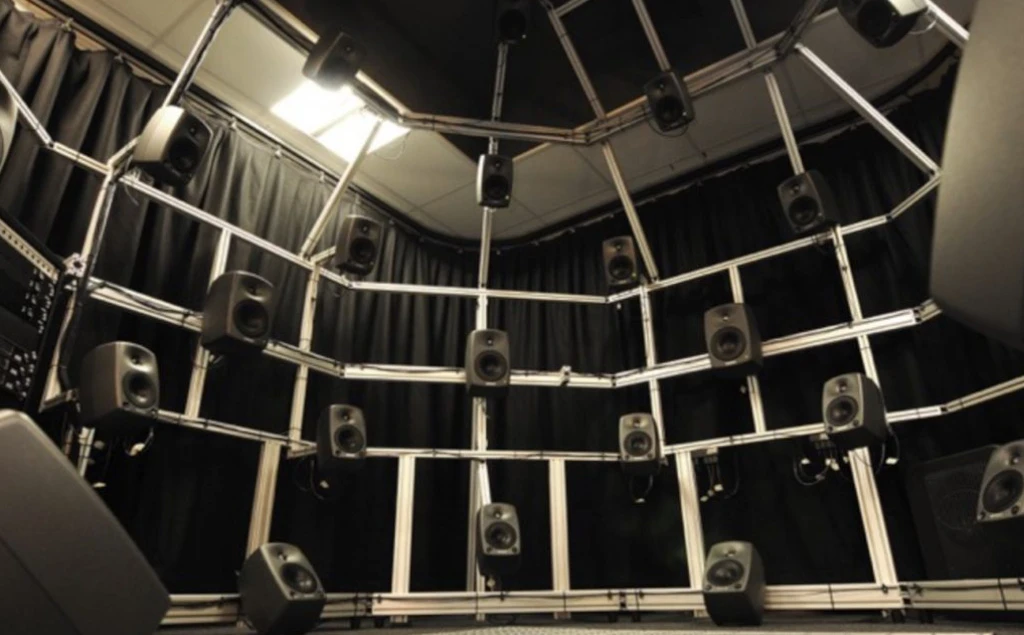 Binaural listening test room