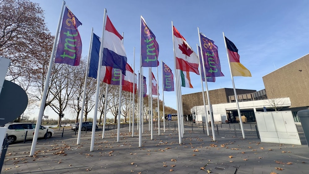 Mario presenting his poster with research results at the Tonmeistertagung conference in Germany.